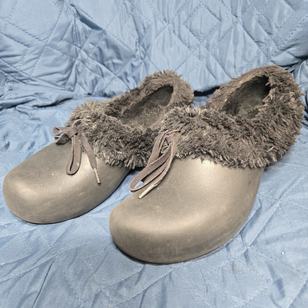 Crocs Gretel Shoes Women 6 Black Slip-On Faux Fur Lined Clog Walking Preppy Goth